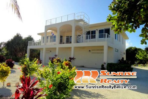 Tres Banderas House
