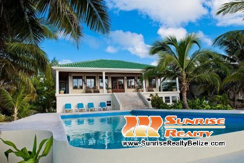 Anil Mar Beachfront Villa Pool